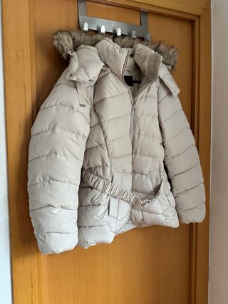 Anorak beige con capucha y cinturón