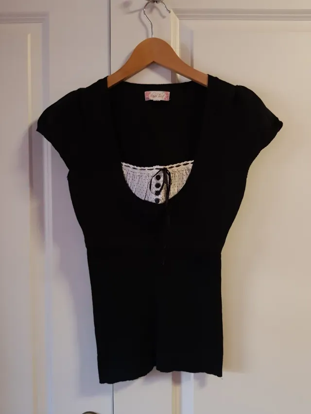 Top de punto con escote blanco