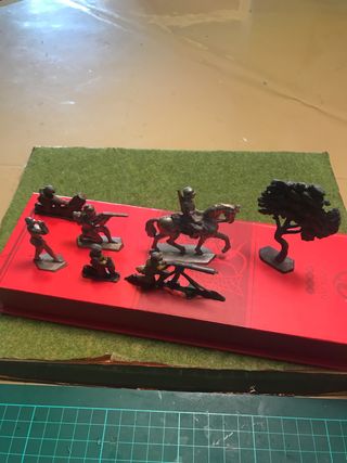 Soldatini in piombo semipiatti 7 pezzi