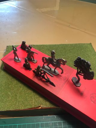 Soldatini in piombo semipiatti 7 pezzi