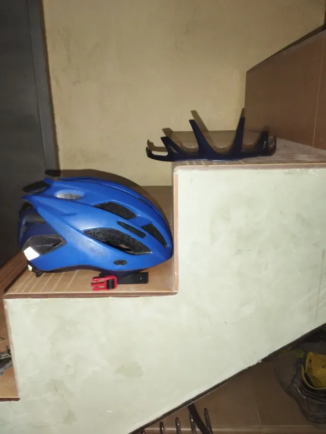 Casco de bicicleta azul