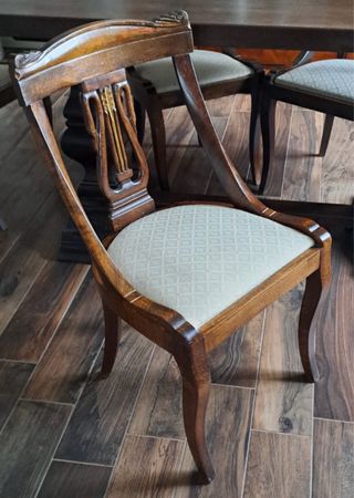 Tavolo in legno con 6 sedie