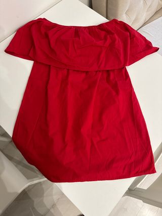 Vestido rojo corto con espalda descubierta