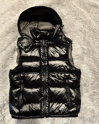 Chaleco de lujo Negro con Capucha