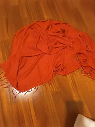 Sciarpa rossa con frange