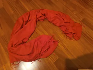 Sciarpa rossa con frange