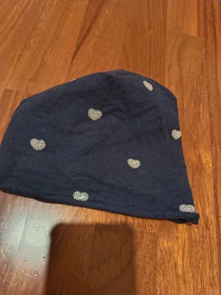 Cappellino bambina blu con cuoricini