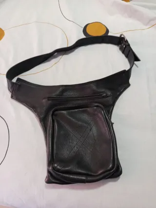 Riñonera de cuero negra