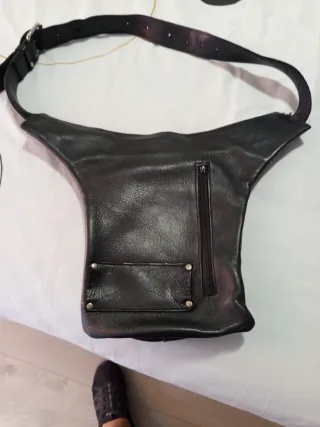Riñonera de cuero negra