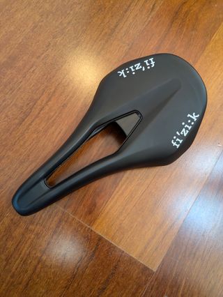 NUEVO Sillín FIZIK ARGO VENTO R5 negro 140MM