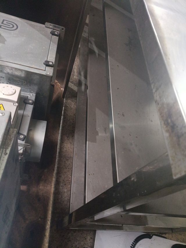 Mesa de cocina central de acero
658746091