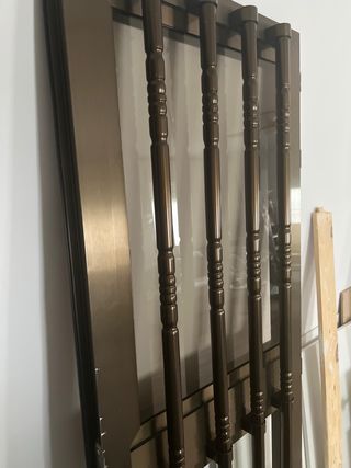 Puerta de aluminio con barrotes