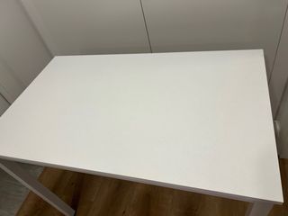 Mesa de despacho blanca moderna