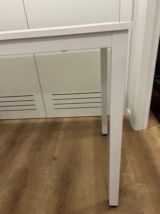 Mesa de despacho blanca moderna