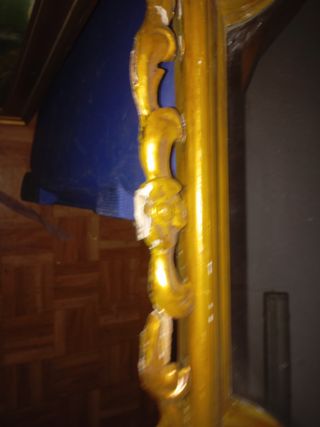 Espejo Dorado con Marco Tallado
