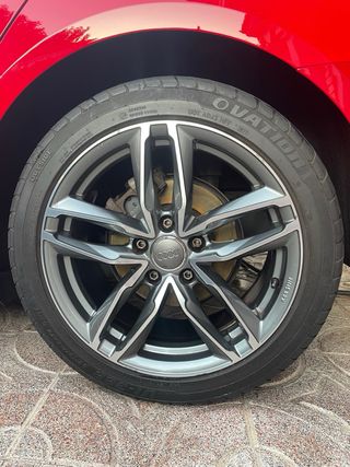 Llantas 17” con neumáticos 