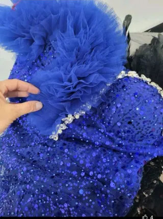 Vestido de fiesta azul brillante