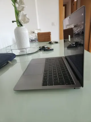 MacBook Air 13 2019 8GB