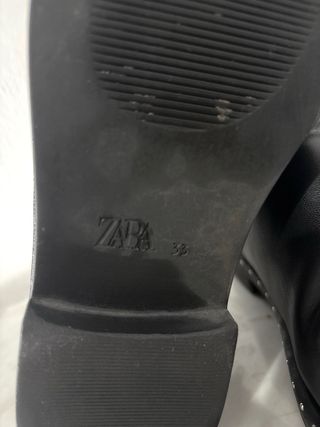 Botas negras con tachuelas  talla 33