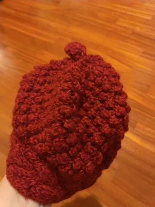 Cappello fatto a mano rosso