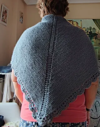 Chal a crochet azul ( lana de alpaca) es calentita