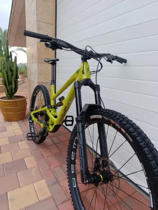 YT Capra  2024 
Algo negociable