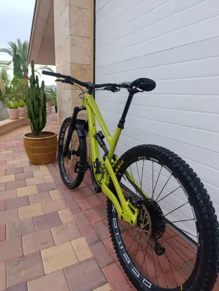 YT Capra  2024 
Algo negociable