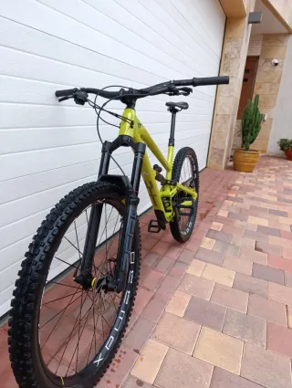 YT Capra  2024 
Algo negociable