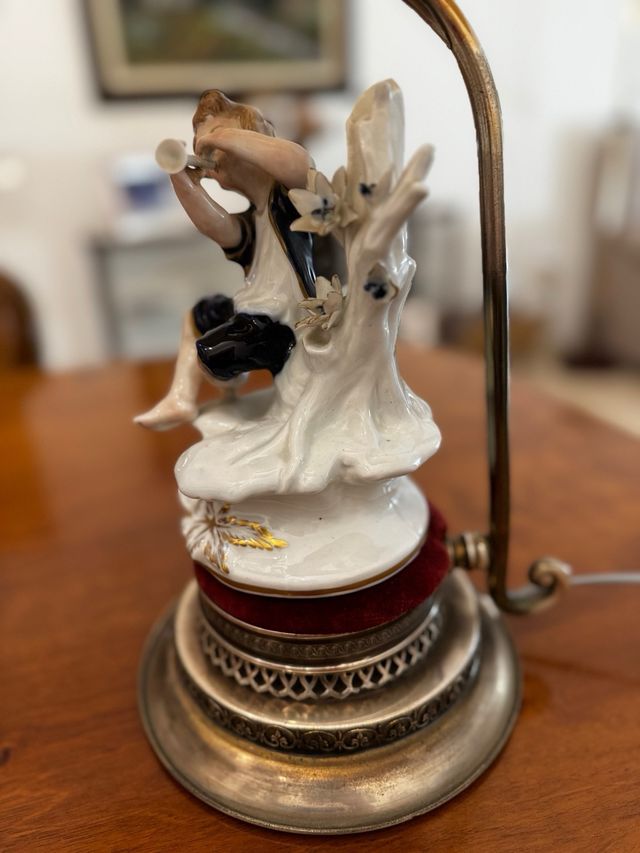 Lámpara de mesa porcelana y metal