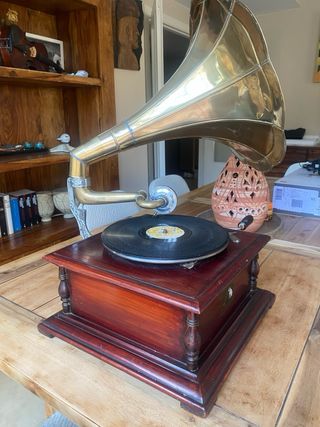 Gramola antigua His Master's Voice