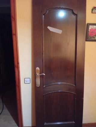 Puerta madera maciza
