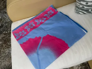 Asciugamano mare blu e fucsia