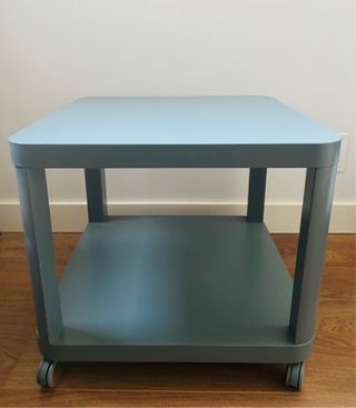 Mesa auxiliar con ruedas azul verdoso 
