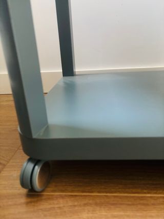Mesa auxiliar con ruedas azul verdoso 
