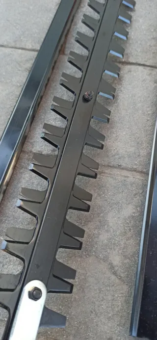 Desbrozadora, motosierra y cortasetos 3 en 1