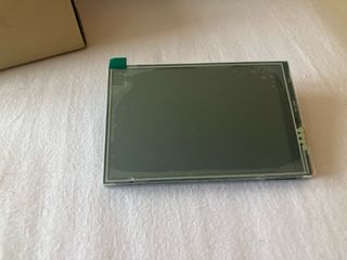Raspberry Pi 3 A+ con pantalla LCD y fuente