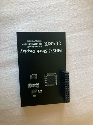 Raspberry Pi 3 A+ con pantalla LCD y fuente