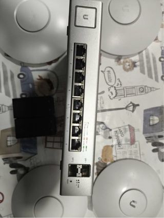 Ubiquiti UniFi APs y Switch