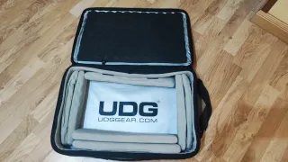 UDG Bolsa Maleta Controladora DJ Negra