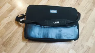 UDG Bolsa Maleta Controladora DJ Negra