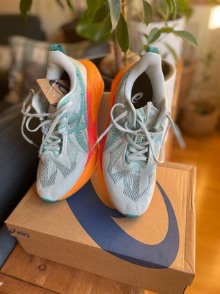 Asics Novablast 4 Naranja/Verde Azulado