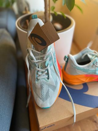 Asics Novablast 4 Naranja/Verde Azulado