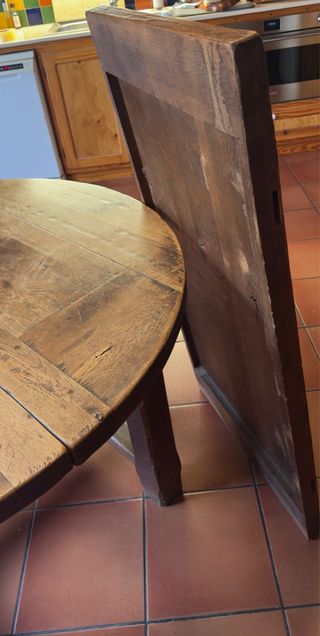 Mesa rústica de madera maciza redonda