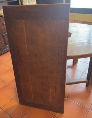 Mesa rústica de madera maciza redonda