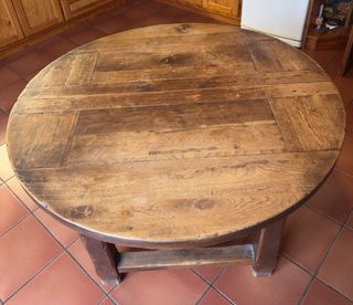 Mesa rústica de madera maciza redonda