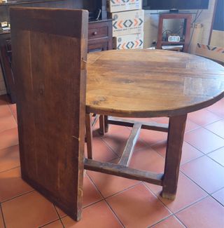 Mesa rústica de madera maciza redonda