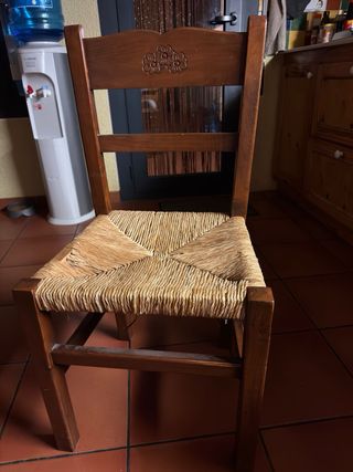 Mesa rústica de madera maciza redonda
