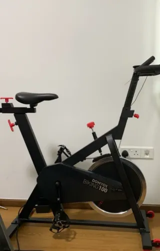 Bici Spinning Domyos Biking 100 con pantalla
