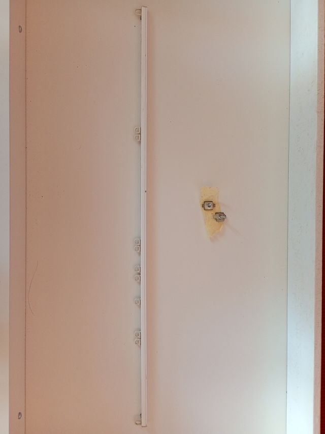 Riel para cortina metálico blanco