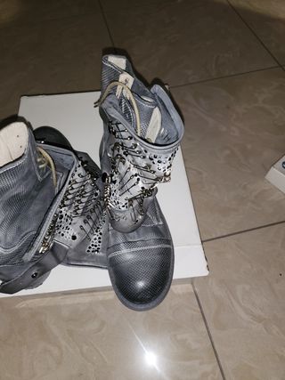Stivaletti donna grigio con borchie